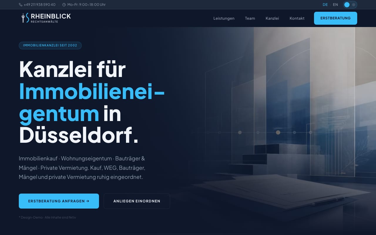 Startseite der Design-Demo Clarity: dunkelblaue Kanzlei-Website mit kräftiger serifenloser Überschrift und Architekturaufnahme.